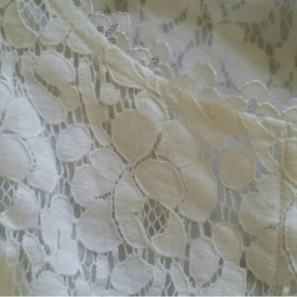 EUC Sleeveless Top Lace Top - Picture 4 of 5